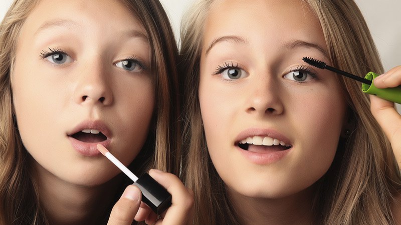Mon adolescent(e) souhaite utiliser du maquillage, comment réagir